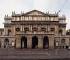 In corso d'opera: il restauro della facciata del Teatro all Scala di Milano
